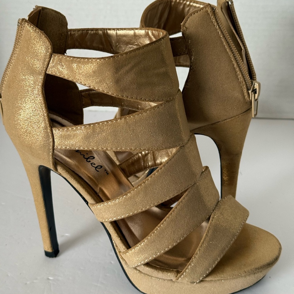 Bonnibel sandals